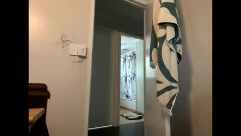 Snapshot of aussielovingxxx chatting on December 16, 2025, 3:33 am Milf4u online show from December 16, 2025, 3:33 am