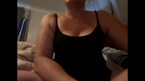 Snapshot of aussielovingxxx chatting on January 16, 2026, 7:40 pm Milf4u online show from January 16, 2026, 7:40 pm