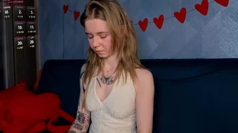 Snapshot of austeja_ona chatting on May 20, 2026, 7:09 pm Aya online show from May 20, 2026, 7:09 pm