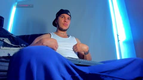 Snapshot of austin_curry chatting on July 27, 2026, 9:22 pm A online show from July 27, 2026, 9:22 pm