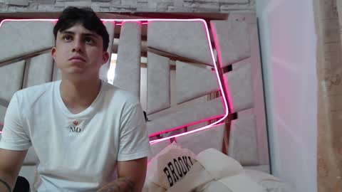 austin_mia45 online show from January 17, 2025, 2:29 am