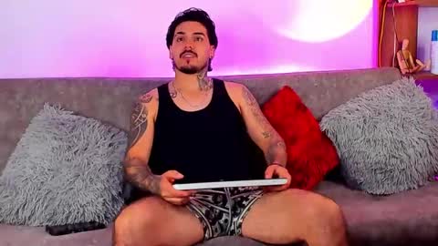 austin_rayn online show from May 13, 2026, 4:32 am