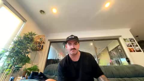 austintoner85 online show from April 25, 2026, 5:21 am