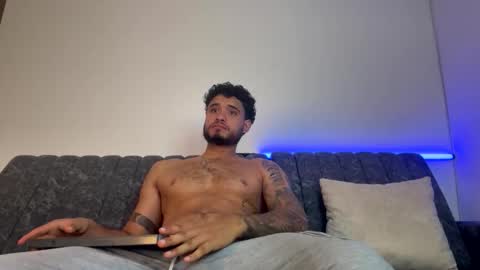 AustinTorres  online show from May 5, 2026, 1:02 am