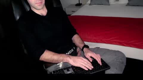 australopithas online show from November 23, 2025, 1:11 pm