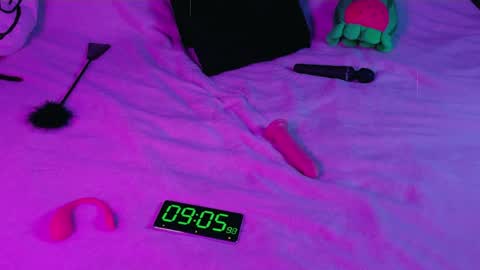Autum Showers online show from April 27, 2026, 5:27 am