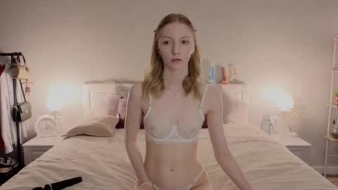 Snapshot of autumnroginson chatting on March 20, 2026, 2:00 pm Annie online show from March 20, 2026, 2:00 pm