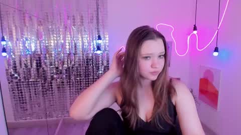 Ava online show from February 2, 2025, 7:25 pm