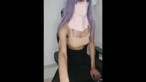 Badgirl trans69 online show from May 11, 2026, 4:04 pm