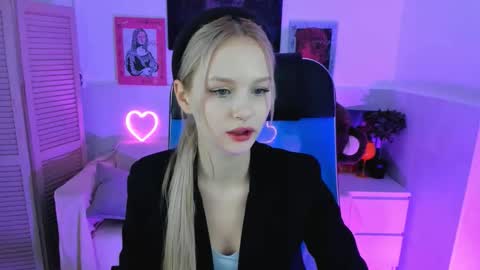 Ava nonude online show from October 18, 2025, 2:29 pm