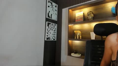 avawhiite online show from September 13, 2025, 7:35 pm