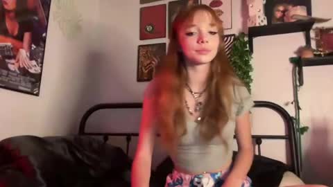 Snapshot of avaxlee chatting on July 8, 2026, 2:16 am avaxlee online show from July 8, 2026, 2:16 am