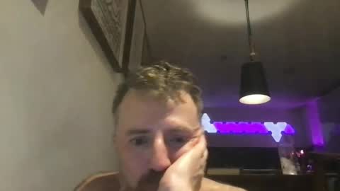 Snapshot of avenuetrue chatting on July 5, 2026, 11:06 am avenuetrue online show from July 5, 2026, 11:06 am