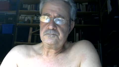 Snapshot of avernoguay chatting on July 25, 2026, 5:16 am avernoguay online show from July 25, 2026, 5:16 am