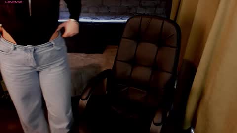 Avery online show from December 16, 2025, 11:21 pm