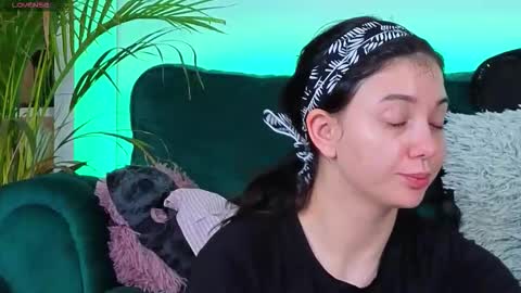 AveryWillow online show from November 1, 2025, 4:58 am