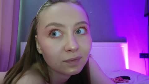 avgustina_love online show from May 28, 2026, 8:44 am