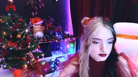 Avriel online show from December 26, 2024, 2:44 am