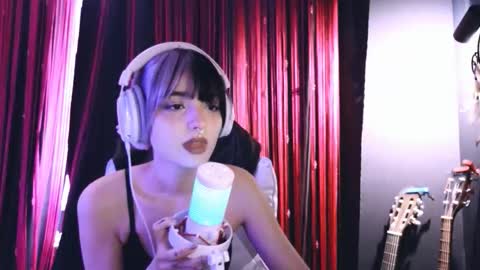 Snapshot of avi_nile chatting on October 19, 2025, 5:08 am Avriel online show from October 19, 2025, 5:08 am