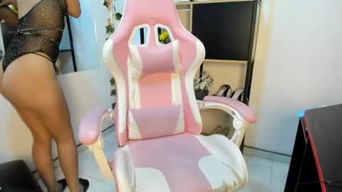 avi_thomsonn online show from February 14, 2026, 3:53 pm