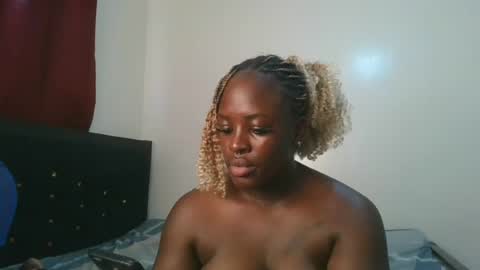 Snapshot of avian_babe1 chatting on July 17, 2026, 11:28 am avian_babe1 online show from July 17, 2026, 11:28 am