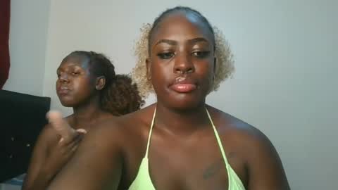 Snapshot of avian_babe1 chatting on July 26, 2026, 11:22 pm avian_babe1 online show from July 26, 2026, 11:22 pm