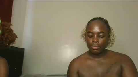 Snapshot of avian_babe1 chatting on July 31, 2026, 9:30 am avian_babe1 online show from July 31, 2026, 9:30 am