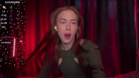 avril_pearly_ online show from February 4, 2026, 11:49 am