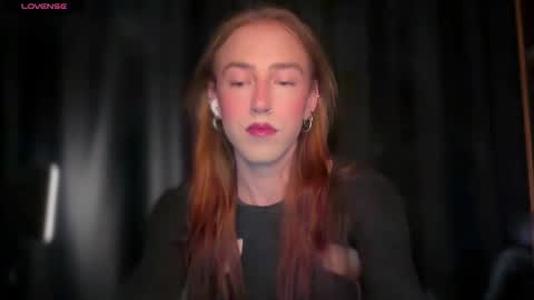 avril_pearly_ online show from June 6, 2026, 11:04 am