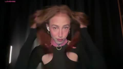 avril_pearly_ online show from June 22, 2026, 11:29 am