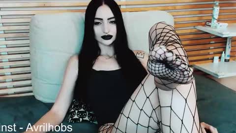 Avril online show from November 7, 2025, 6:24 am