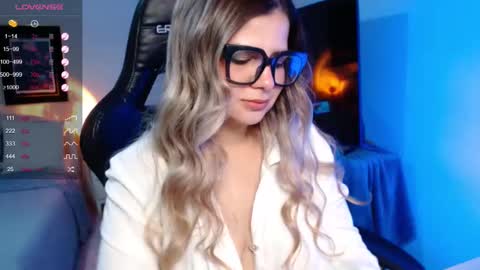 Snapshot of avrill_morgan chatting on September 22, 2025, 8:33 pm Avrill Morgan online show from September 22, 2025, 8:33 pm