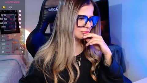 Snapshot of avrill_morgan chatting on October 1, 2025, 10:49 pm Avrill Morgan online show from October 1, 2025, 10:49 pm