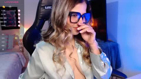 Snapshot of avrill_morgan chatting on October 6, 2025, 8:06 pm Avrill Morgan online show from October 6, 2025, 8:06 pm