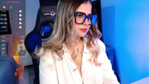 Snapshot of avrill_morgan chatting on October 31, 2025, 7:59 pm Avrill Morgan online show from October 31, 2025, 7:59 pm