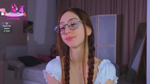 Avril online show from November 14, 2025, 10:18 pm