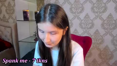 Snapshot of avrora_shy_ chatting on October 16, 2025, 7:31 am Avrora online show from October 16, 2025, 7:31 am