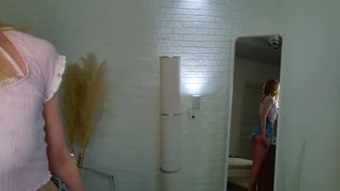 aweryuwu online show from October 29, 2025, 6:59 am