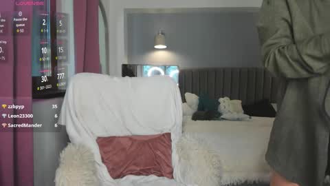 Jolie online show from October 3, 2025, 10:23 am