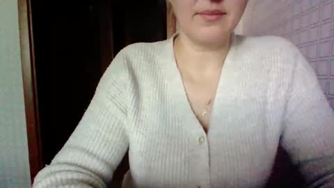 Snapshot of awesomeladyy chatting on February 14, 2026, 9:17 am awesomeladyy online show from February 14, 2026, 9:17 am