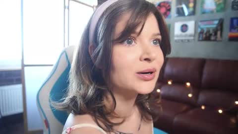 Snapshot of awondrr chatting on September 30, 2025, 9:58 am Alice online show from September 30, 2025, 9:58 am