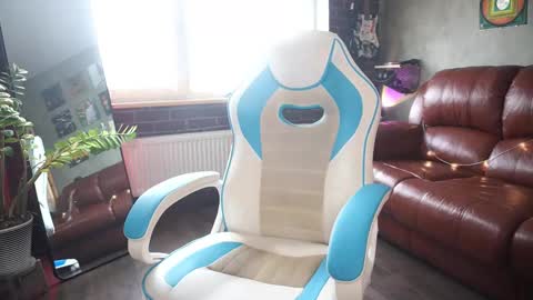 Snapshot of awondrr chatting on October 18, 2025, 11:55 am Alice online show from October 18, 2025, 11:55 am