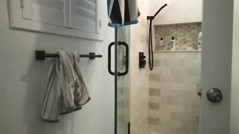 Uncut hunk 28yo online show from December 27, 2024, 7:51 am