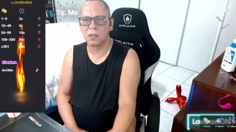 Snapshot of axel264 chatting on May 17, 2026, 11:23 pm Alex online show from May 17, 2026, 11:23 pm