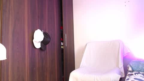 Independiente Model online show from December 22, 2025, 7:11 pm