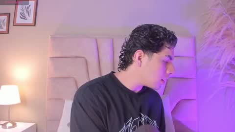 Yooung King  online show from February 9, 2026, 11:14 am