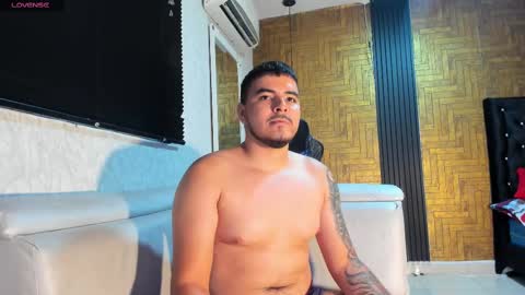Snapshot of axel_fox21 chatting on October 18, 2025, 3:42 am A X E L online show from October 18, 2025, 3:42 am
