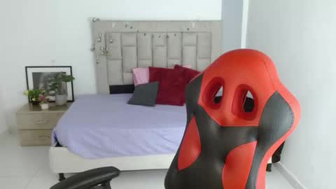 Axel online show from February 1, 2026, 11:47 pm