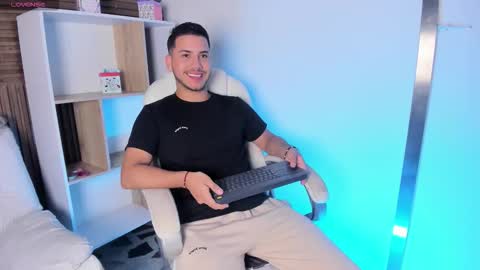 axel_grey_ online show from September 10, 2025, 12:38 pm