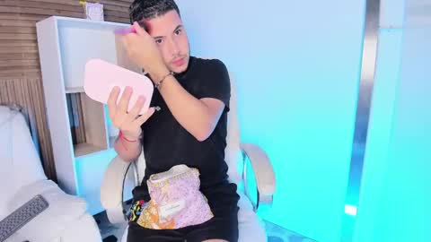 axel_grey_ online show from September 11, 2025, 11:54 am